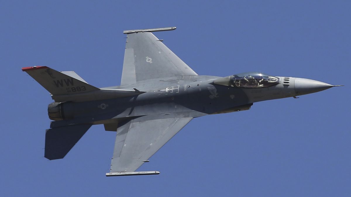 Americké stíhačky F-16 už možná jsou na Ukrajině, píše Newsweek